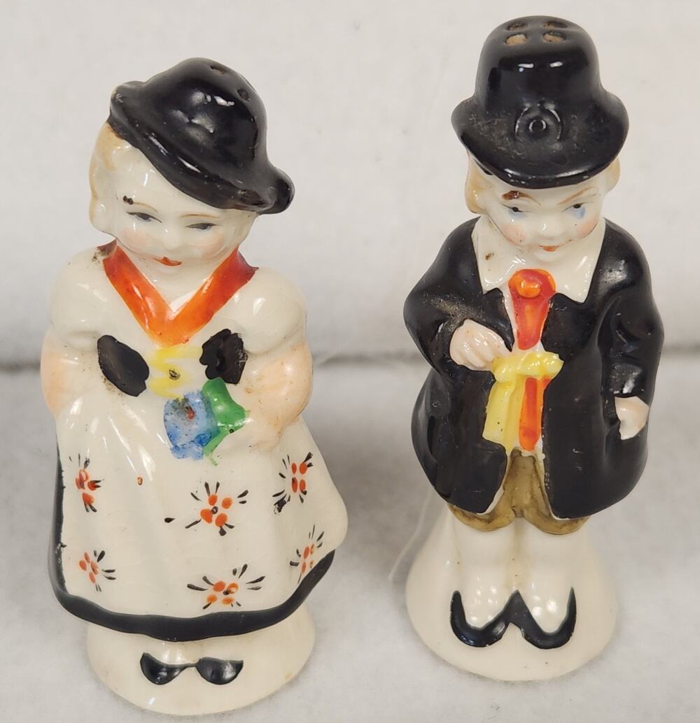Vtg Salt Pepper Shakers Folk Style Couple 2.75” Hand Painted Porcelain Japan